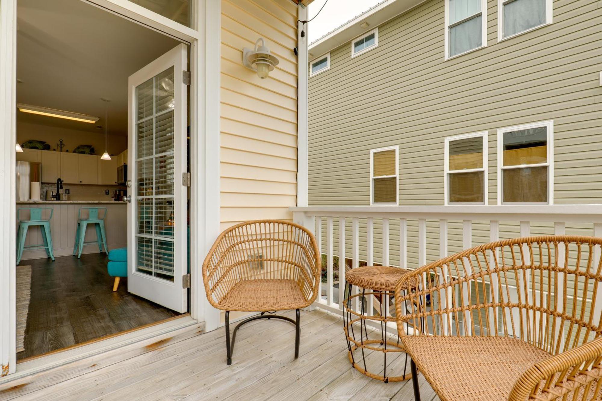 Carolina Beach Home With Balconies, Walk To Beach! Exterior photo