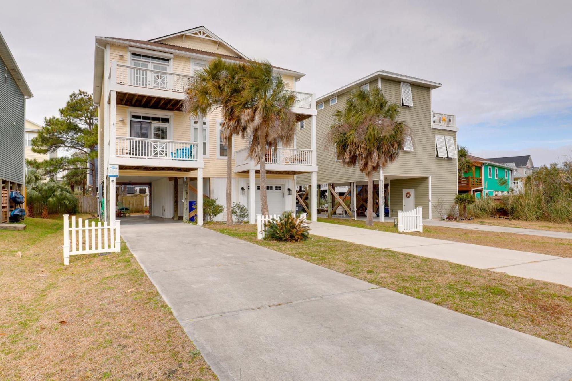 Carolina Beach Home With Balconies, Walk To Beach! Exterior photo