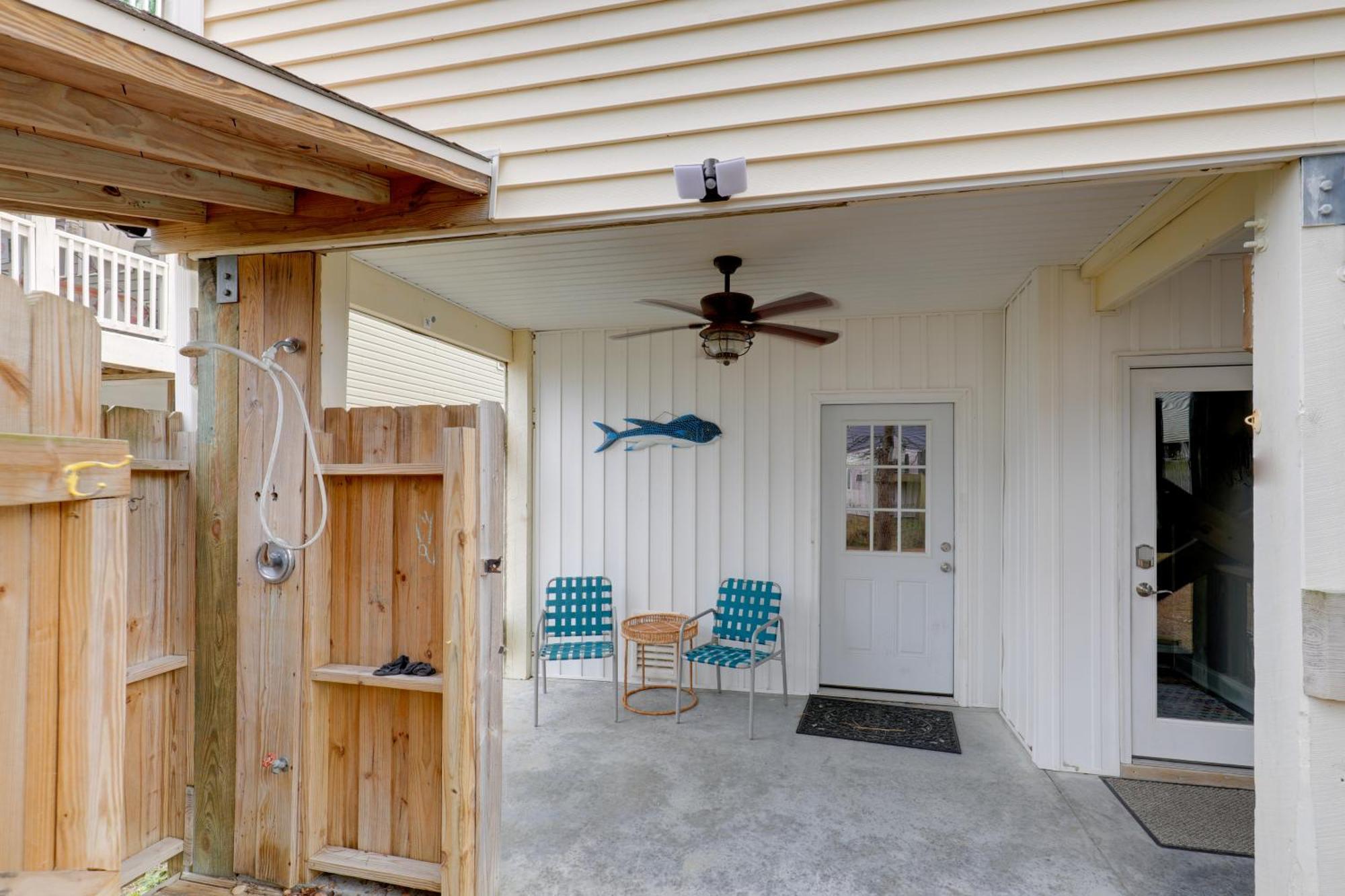 Carolina Beach Home With Balconies, Walk To Beach! Exterior photo