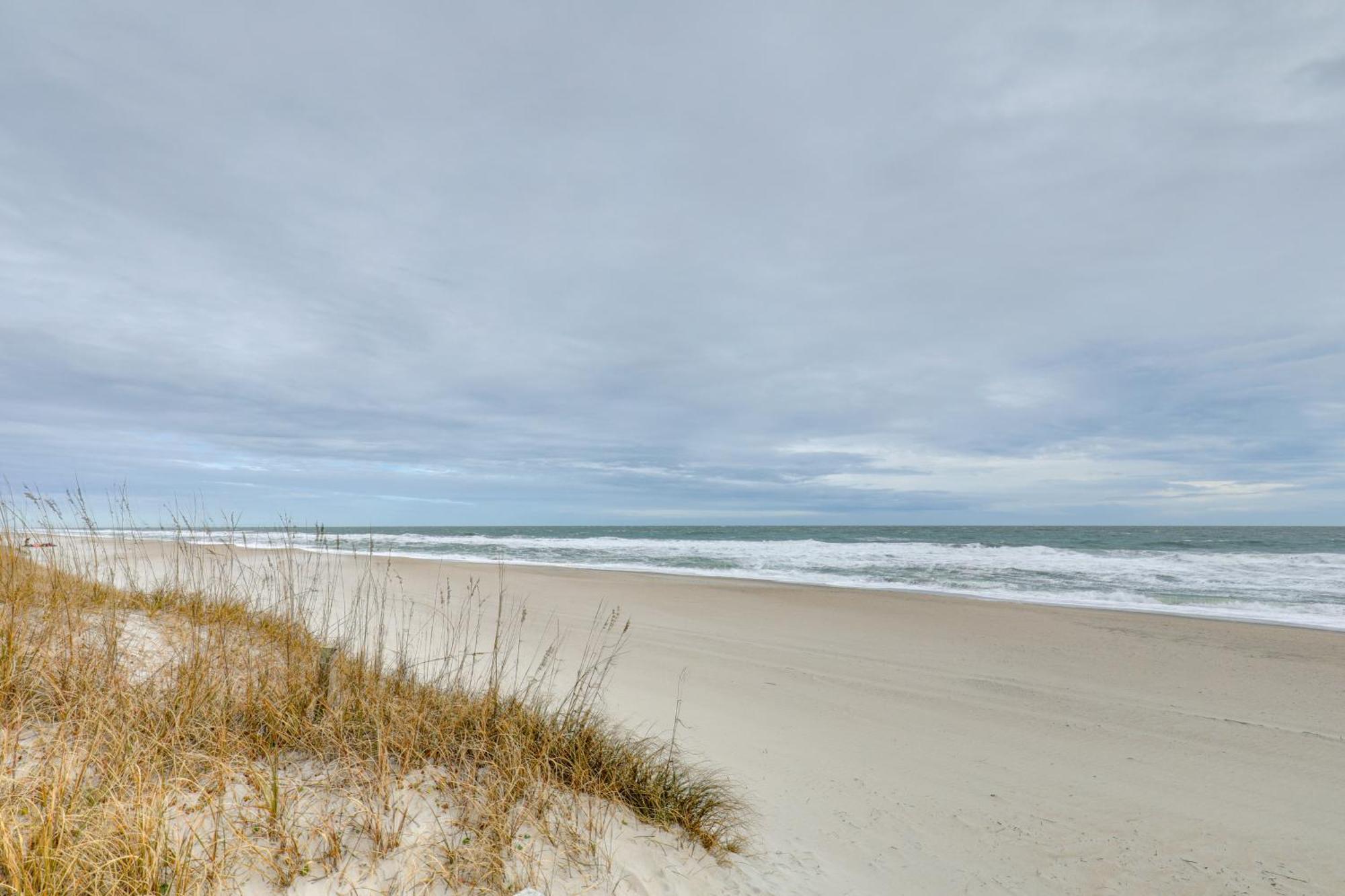 Carolina Beach Home With Balconies, Walk To Beach! Exterior photo